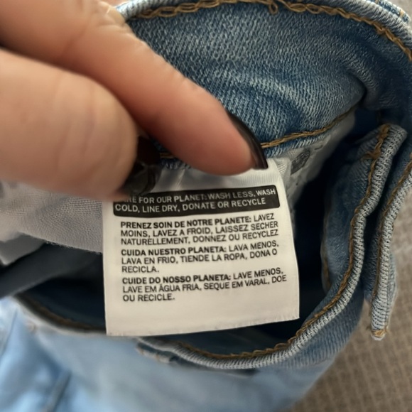 Levis high rise shorts size 31 - Picture 5 of 5